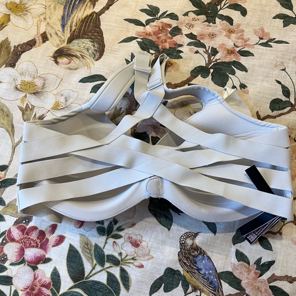 Victoria’s Secret Knockout Sports Bra - Picture 4 of 5